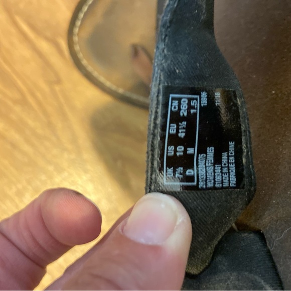 Clarks Cloudsteppers brown leather flip flop sandals. Sz 10 - Picture 5 of 7